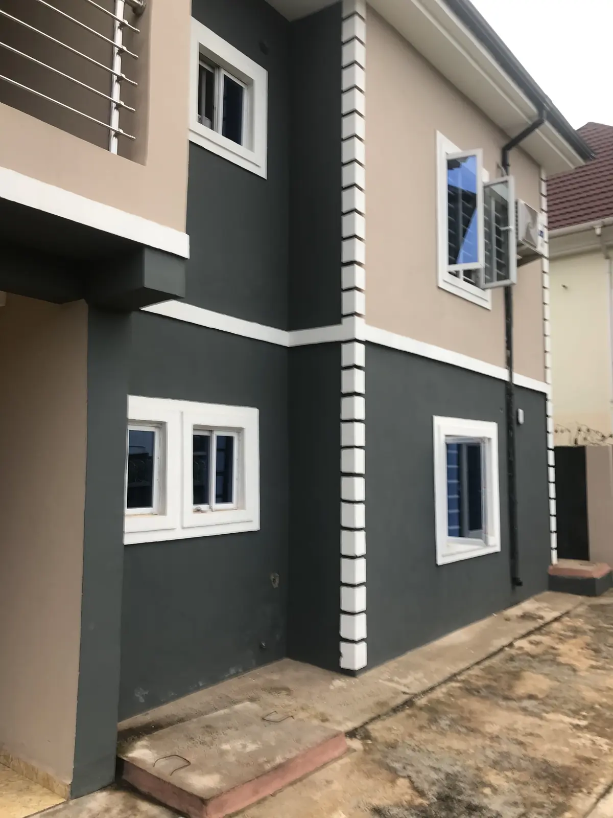Another view of the completed six-flat duplex at Thinkers Corner